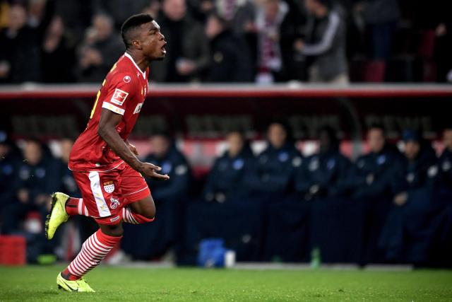 詹姆斯31+10库里38分里夫斯绝杀 湖人险胜勇士